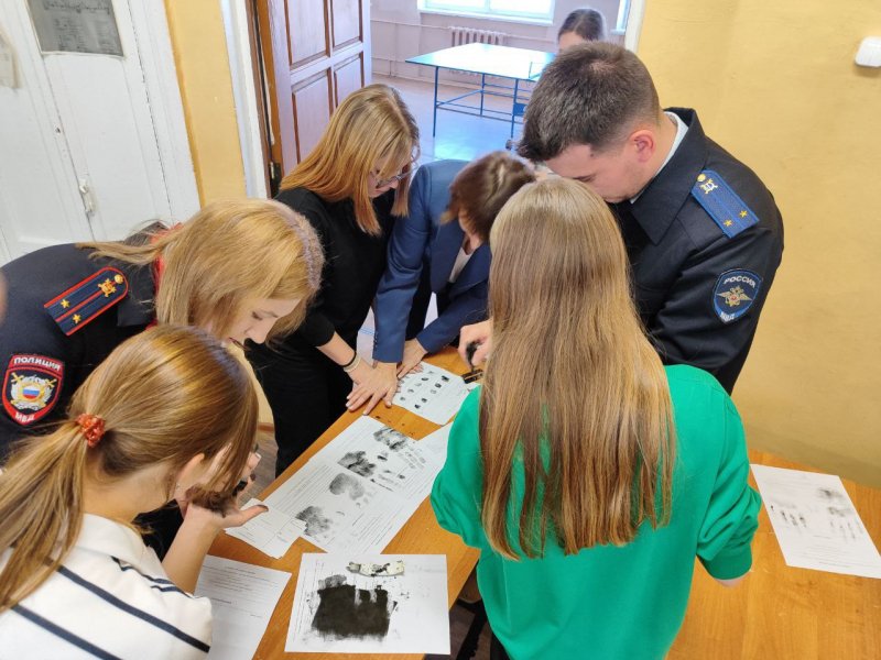 В Тольятти сотрудники полиции и общественники проводят профориентационные встречи со школьниками